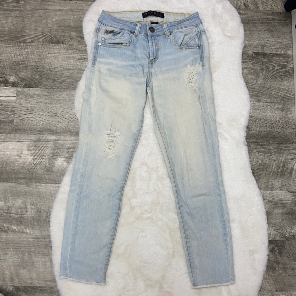 Distressed cropped jeans